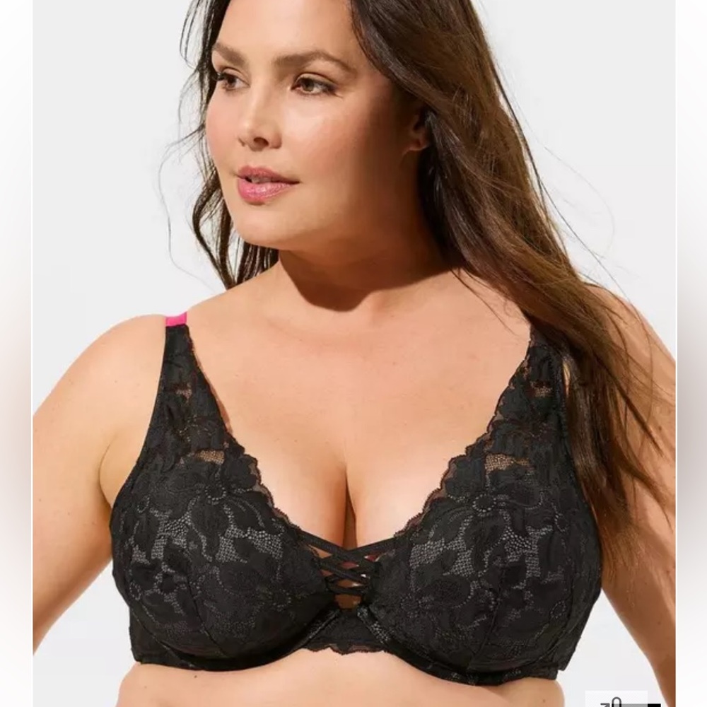 Brand new Torrid 42D XO push up plunge bra